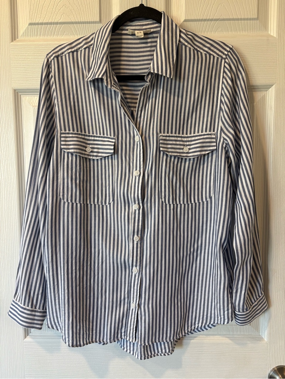 beachlunchlounge Blue and White Striped Button-Down Shirt Size Medium
